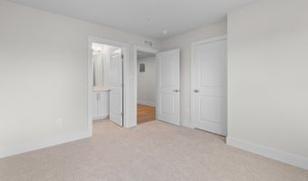 8281 Colling Manor Ct, Alexandria, VA 22308