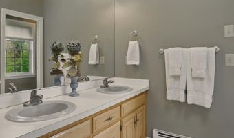 4 Catesby Ln, Bedford, NH 03110