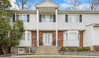 20 Algonquin Cir, Airmont, NY 10952
