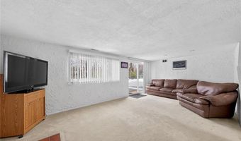 677 Turfwood Dr, Ballwin, MO 63021