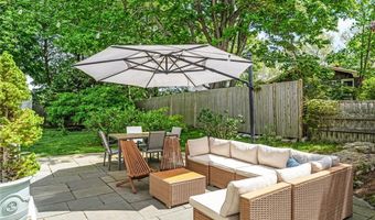 7 Florence Ave, Newport, RI 02840