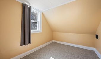 60 6th St, Bangor, ME 04401