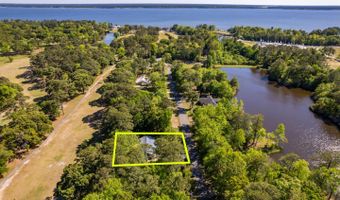 519 Country Club Dr W, Arapahoe, NC 28510