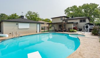 838 S Michigan Ave, Addison, IL 60101