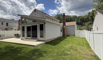 7 Woodstream Dr, Atco, NJ 08004