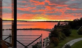 7 Old Ferry Rd, Bristol, RI 02809