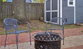 1115 7th St, Baldwin City, KS 66006