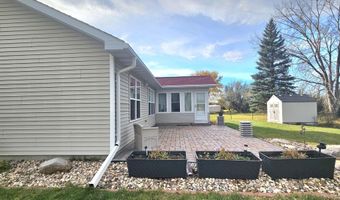 1204 Willow Dr, Aberdeen, SD 57401