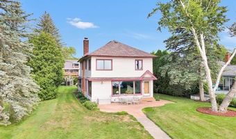 429 Edgewater Dr, Algonac, MI 48001