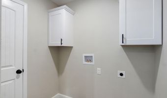 401 E Crescent St, Aurora, MO 65605
