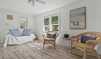 5 Hammock Pkwy, Clinton, CT 06413