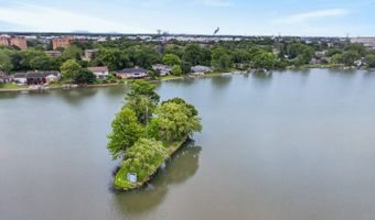 2843 S Briarwood Dr E, Arlington Heights, IL 60005