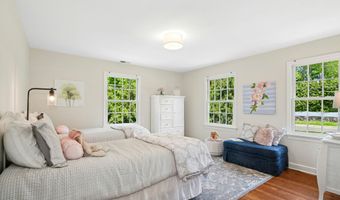 2 Knollwood Ln, Darien, CT 06820