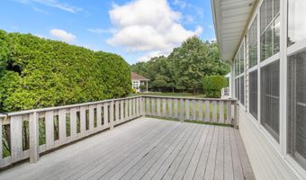 17 Breeze Ter, Barnegat, NJ 08005