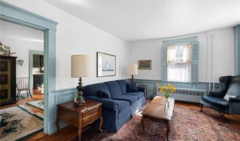 23 Willow St, Newport, RI 02840