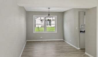 731 Roaring Brook Ln, Algonquin, IL 60102