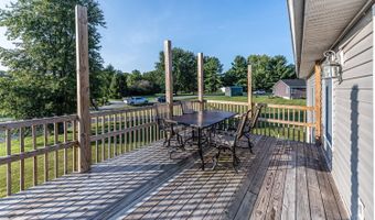 69 Holiday Ln, Blanchester, OH 45107