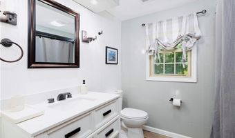 8 Winterberry Dr, Coventry, RI 02816