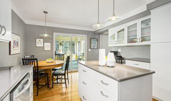 572 Trego Cir, Ann Arbor, MI 48103
