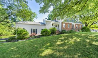 16 Iron Gate Ln, Cromwell, CT 06416