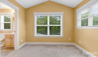 2 Cottage Cove Ln, Asheville, NC 28803