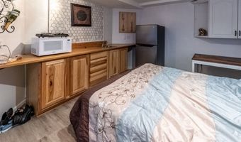 2 Quail Hollow Ct, Beacon Falls, CT 06403