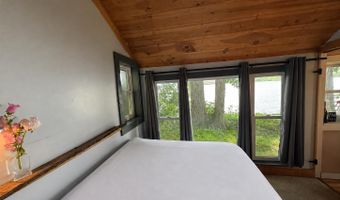 85 Island Dr, Bridport, VT 05734