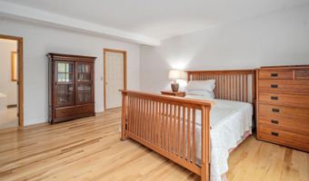 1129 Meadowdale Rd, Altamont, NY 12009