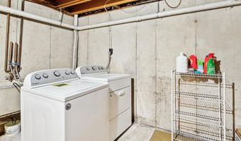 1222 Iowa Dr, Madison, WI 53704
