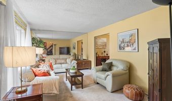 7 Hawthorn Cir, Albany, NY 12203