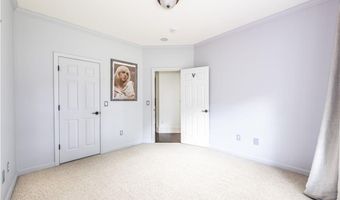 4 Hart Pond Dr, North Smithfield, RI 02896