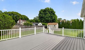 6 Harbor Pkwy, Clinton, CT 06413