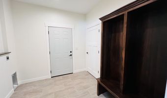 921 Willet St, Aberdeen, SD 57401