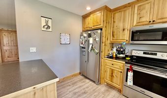 379540 N Shore Dr, Aberdeen, SD 57401