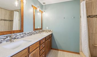 2012 Country Cove Ln, Altoona, IA 50009