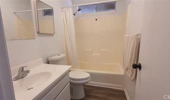 20221 Zuni Rd B, Apple Valley, CA 92307