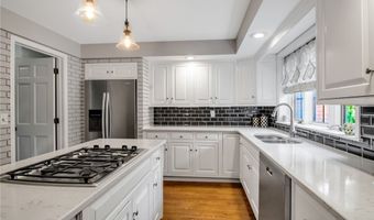 150 Brandywine Dr, Amherst, NY 14221