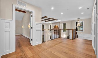 690 Club Dr W, Aurora, OH 44202