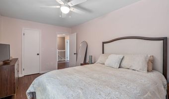 3 Oaks Ct, Albany, NY 12203