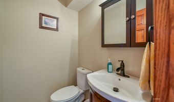 5 Warwick Ln, Athens, OH 45701