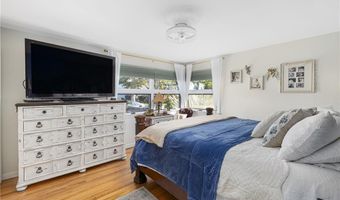 92 Turner Ave, Cranston, RI 02920
