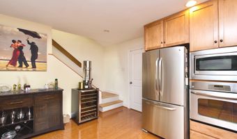 8312 UPPER SPRING Ln, Annandale, VA 22003