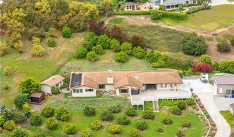 735 Del Valle Dr, Fallbrook, CA 92028