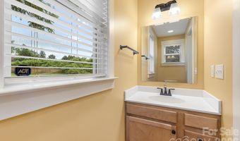 2 Cottage Cove Ln, Asheville, NC 28803