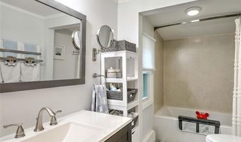 1216 E Main Rd, Middletown, RI 02842