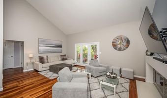 1878 Ridgeview Circle Dr, Ballwin, MO 63021