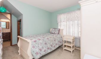 21 Bethpage Dr, Bethel, CT 06801