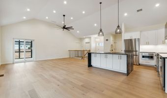 75 Willowbrook Rd, Cromwell, CT 06416