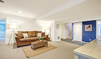 377 Rumstick Rd, Barrington, RI 02806