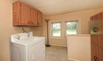 23 Maple Dr, Amityville, NY 11701